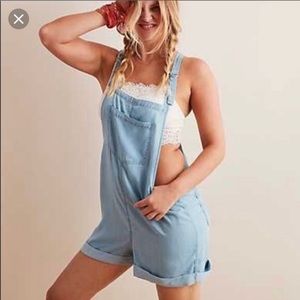 Aerie Chambray denim short overalls size Large